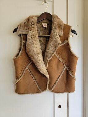 Faded Glory Faux Fur/Suede Vest in Camel